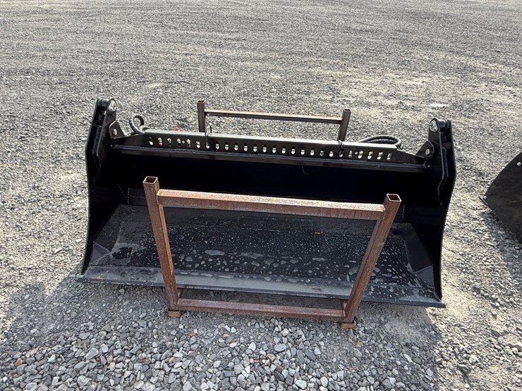 #2000-•-#26265-•-unused-giyi-72"-skid-steer-bucket-fkhd722507242-image-2