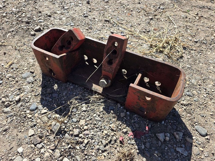 weight-bracket-off-a-66-series-international-tractor-image-2