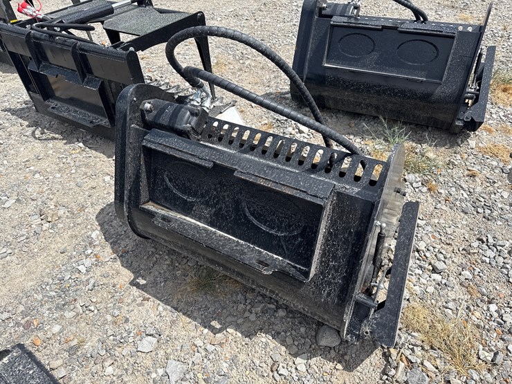 #230-•-#26326-•-unused-giyi-mini-skid-steer-mixing-bucket-jbd250792-image-4