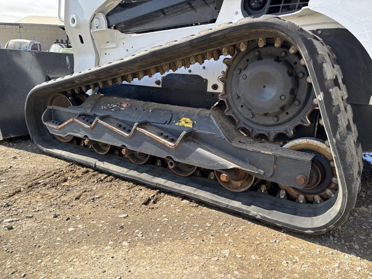 2024-bobcat-t770-image-16