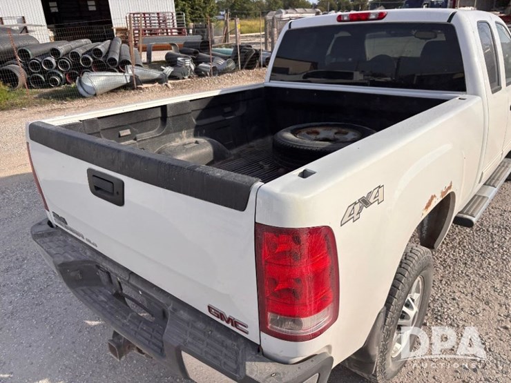 2013-gmc-2500-image-37