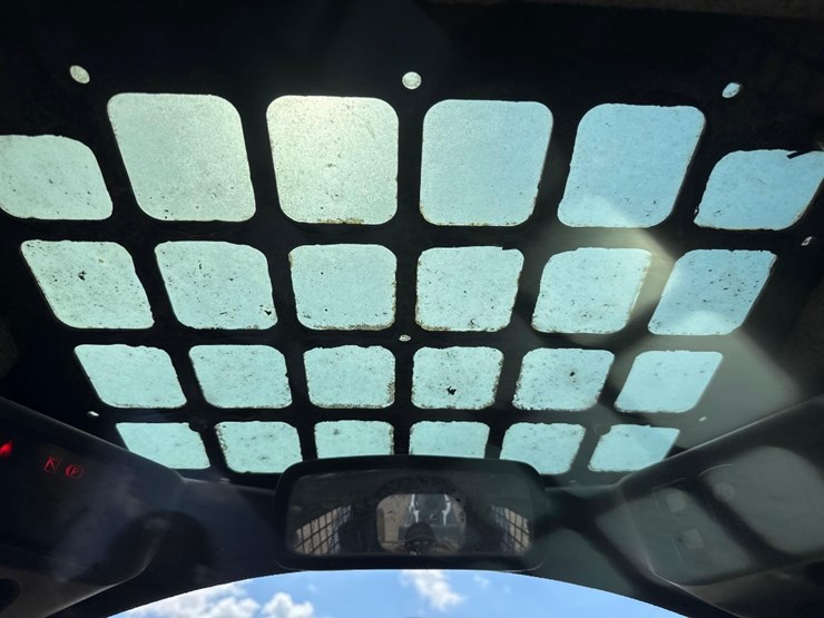 2018-deere-317g-image-30