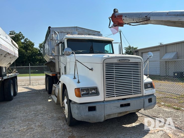 1998-freightliner-dry-tender-truck-(cp0654,-unit-28644)-image-1