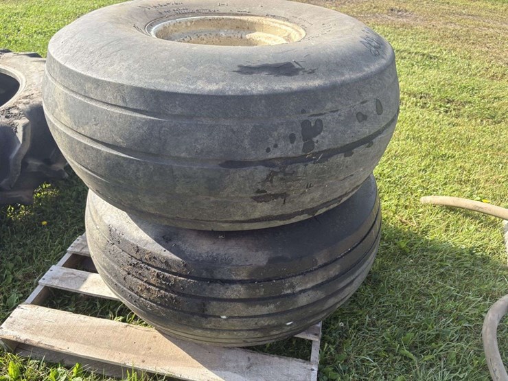 (2)-16.5-16.1-imp-tires-on-8-bolt-ag-rims,-6”-centers-image-3