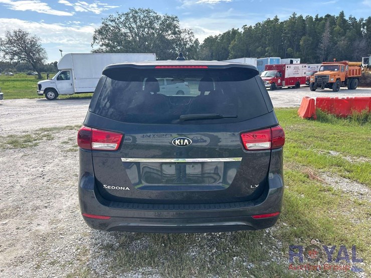 2017-kia-sedona-lx-image-23