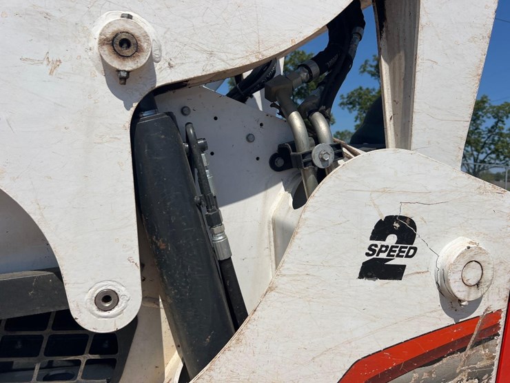 2024-bobcat-t770-image-13