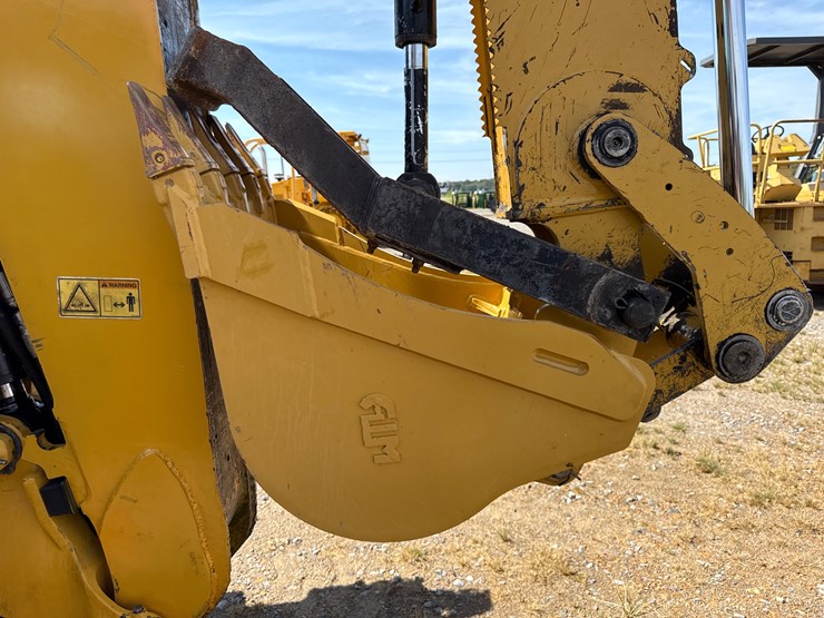 #160-•-#27079-•-caterpillar-f20f-2-4x4-backhoe-loader-image-18