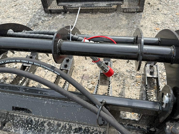 #230-•-#26337-•-unused-giyi-mini-skid-steer-curbed-log-grabber-cxhxzmq507143-image-6