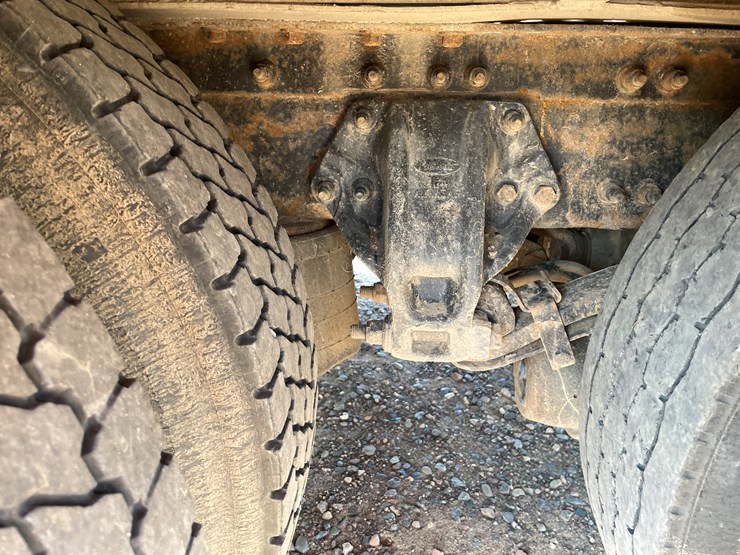 #2108-•-2012-peterbilt-truck-tractor-(has-mn-title-in-delay)-image-17