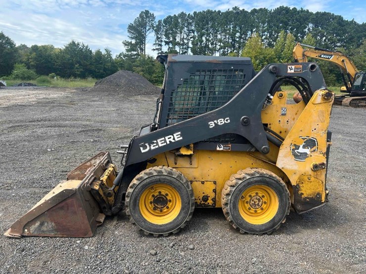 2020-deere-318g-image-1