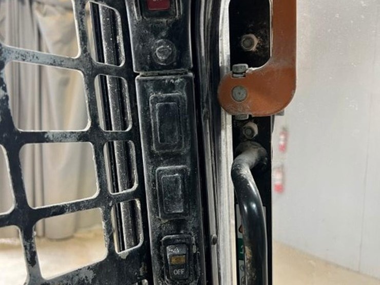 2022-bobcat-t870-image-25