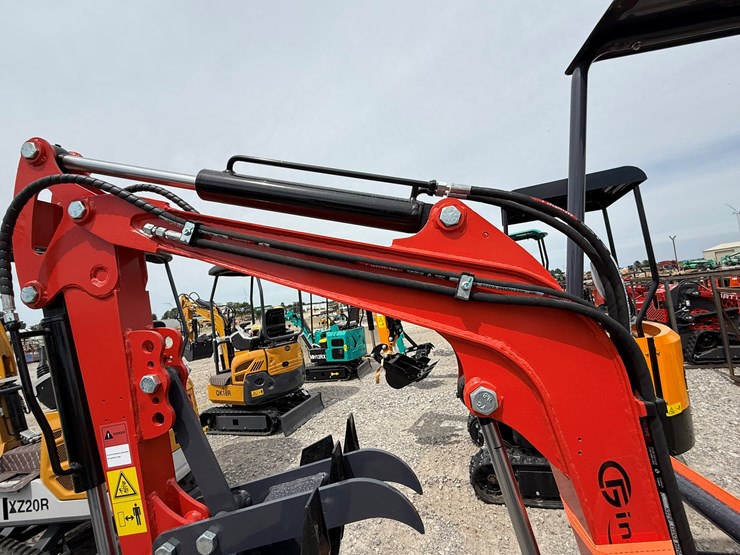 #220-•-#26484-•-unused-cfg-mx15rx-mini-excavator-image-20