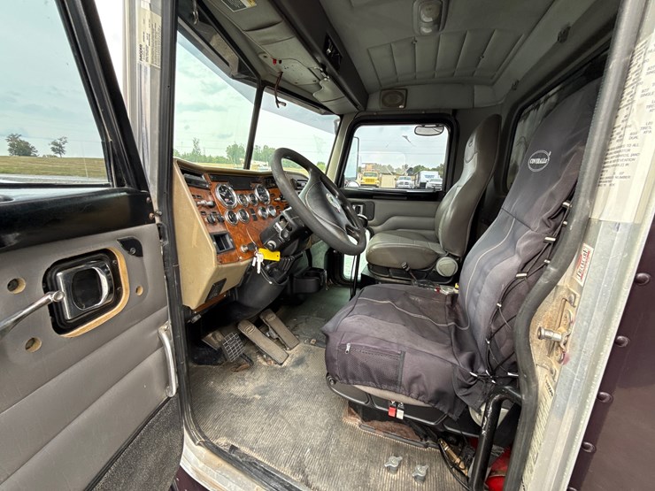 peterbilt-340-image-22