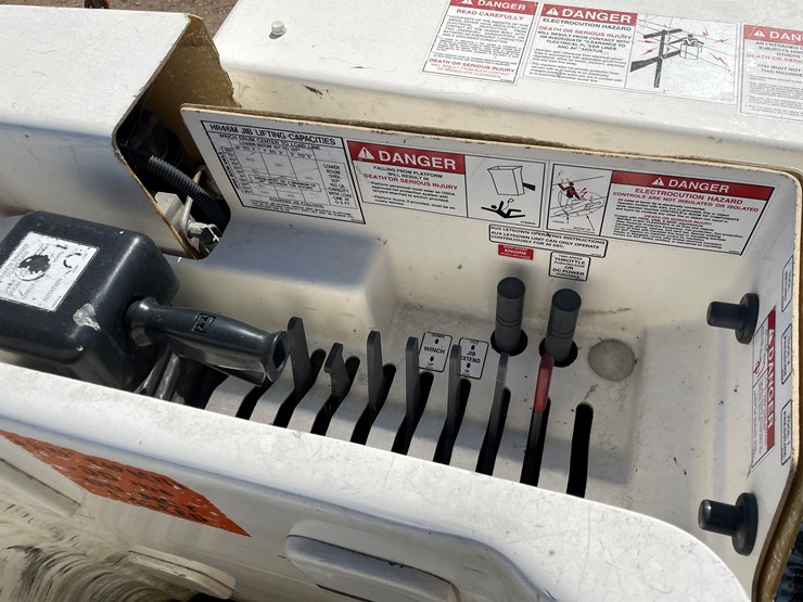 #2132-•-2013-freightliner-bucket-truck-(has-mn-title)-image-40