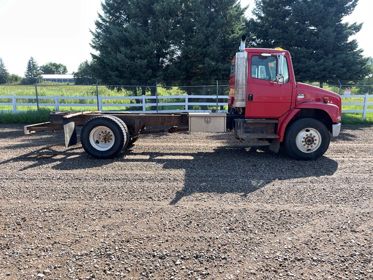 #2113-•-2003-freightliner-f170-cab-and-chassis-(has-mn-title)-image-6