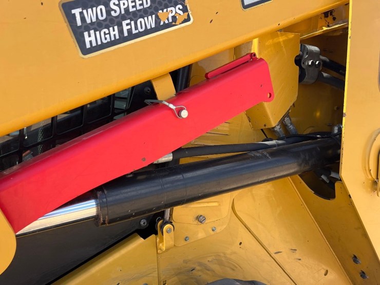 2022-caterpillar-279d3-image-12