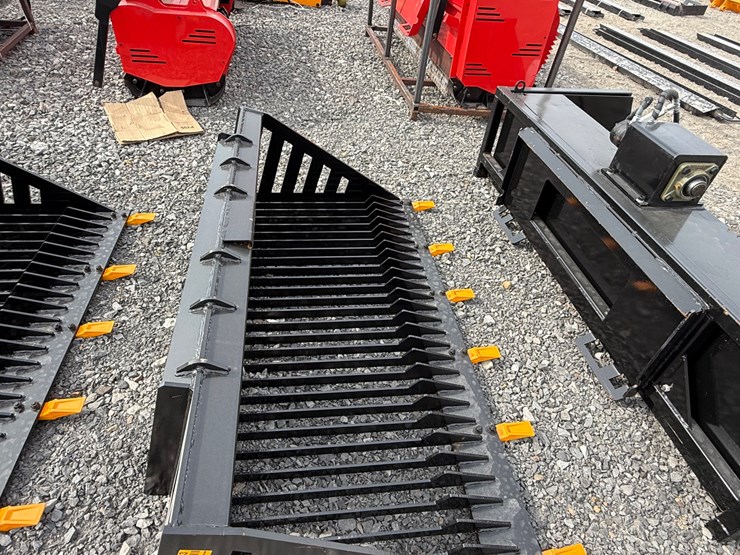 #2000-•-#26343-•-unused-giyi-66"-skid-steer-rock-bucket-cysd2507107-image-6