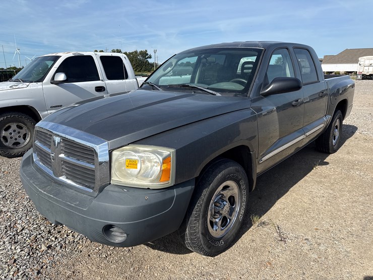 2005-dodge-dakota-image-1