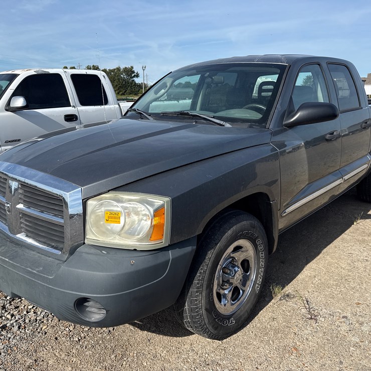 2005 DODGE DAKOTA