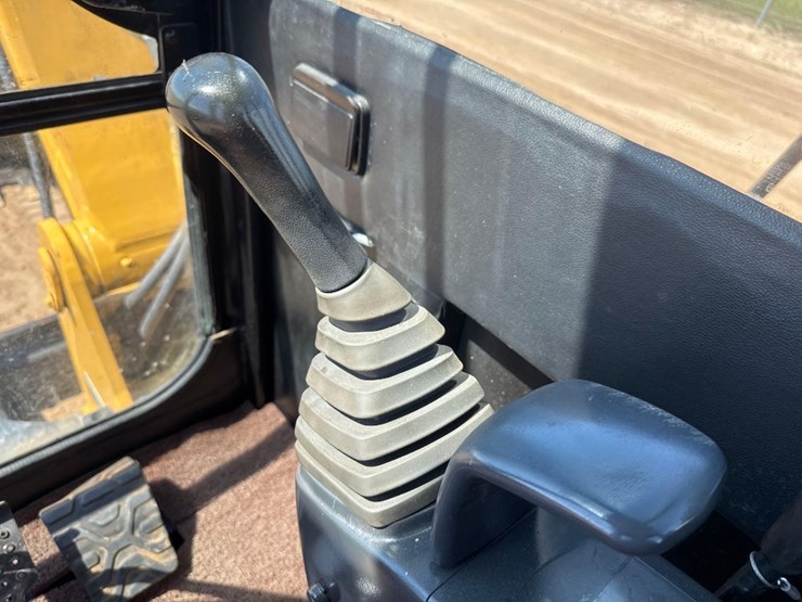 2016-caterpillar-306e-image-36