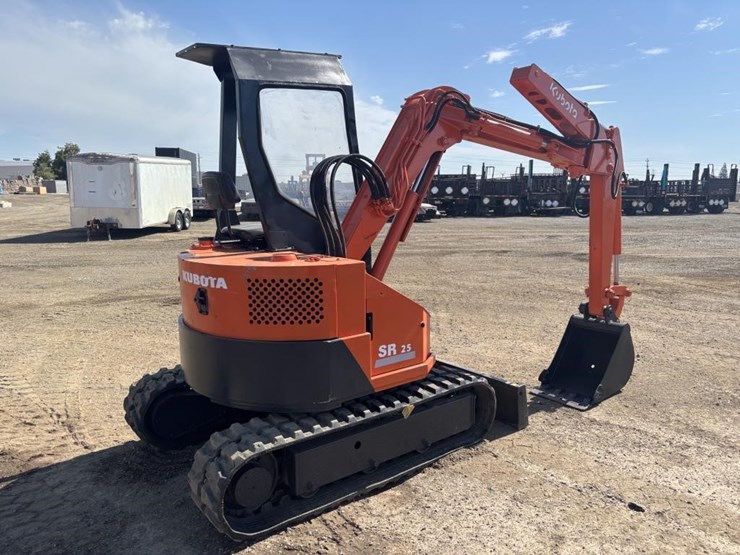 kubota-sr25-hydraulic-excavator-image-3