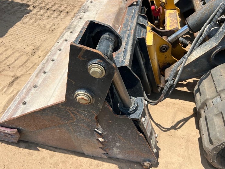 2020-deere-333g-image-11