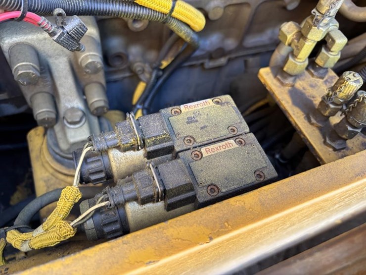2005-deere-755c-image-56