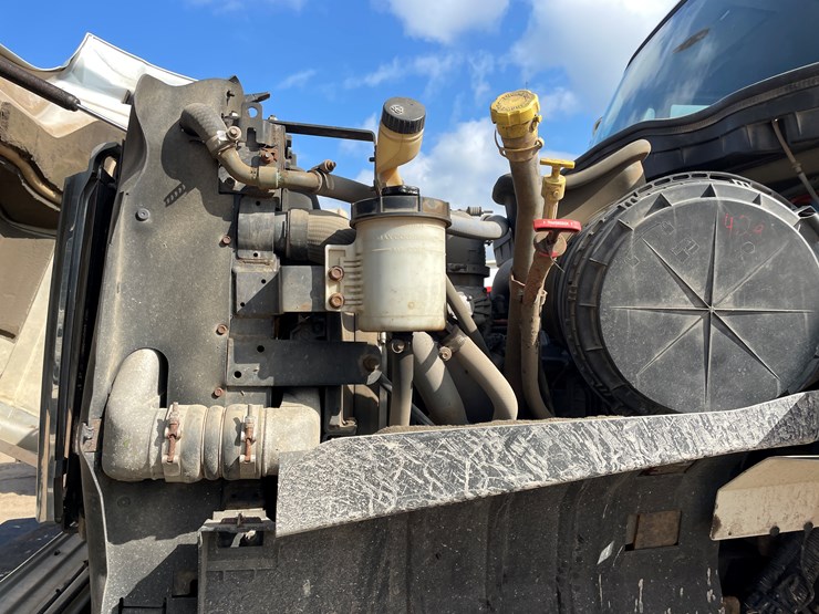 #2116-•-2014-international-7600-crane/digger-truck-(has-mn-title)-image-39