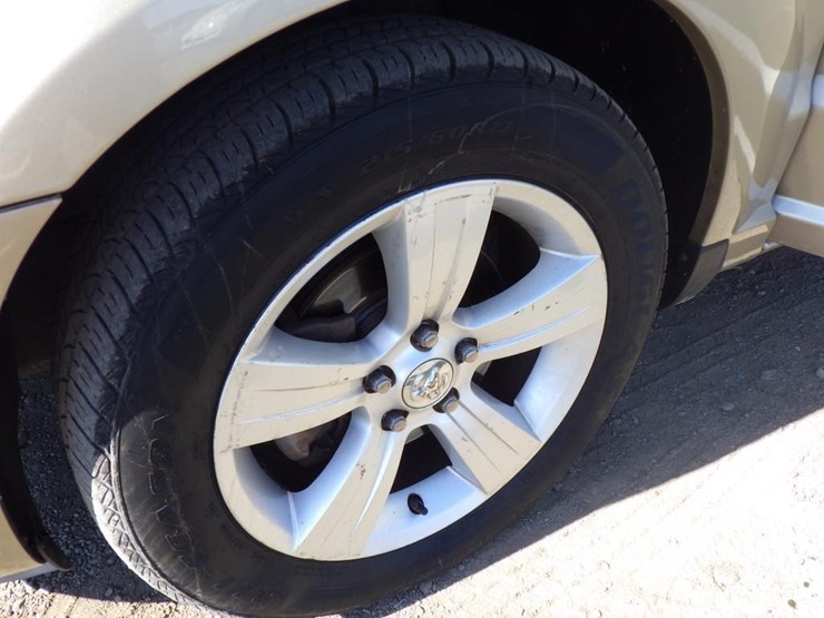 2010-dodge-caliber-image-13