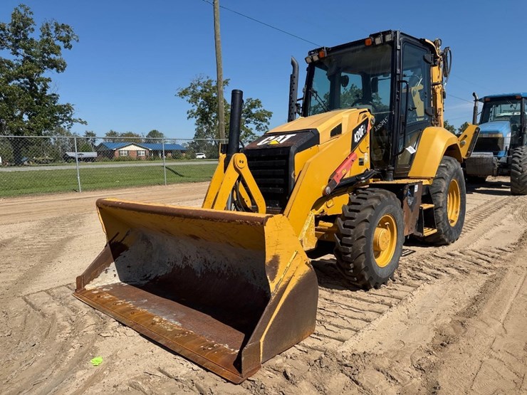 2019-caterpillar-420f2-image-2