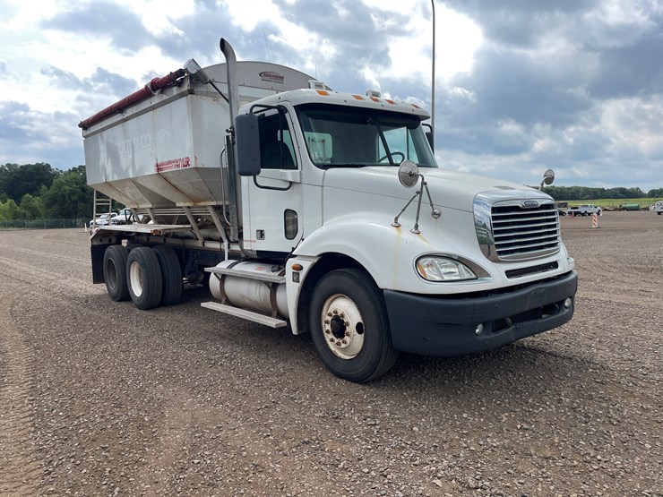 #2100-•-2006-freightliner-grain-truck-(has-mn-title)-image-7