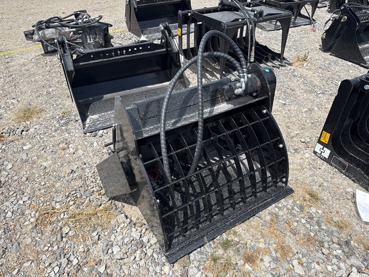 #230-•-#26326-•-unused-giyi-mini-skid-steer-mixing-bucket-jbd250792-image-2