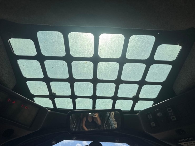 2020-deere-331g-image-26