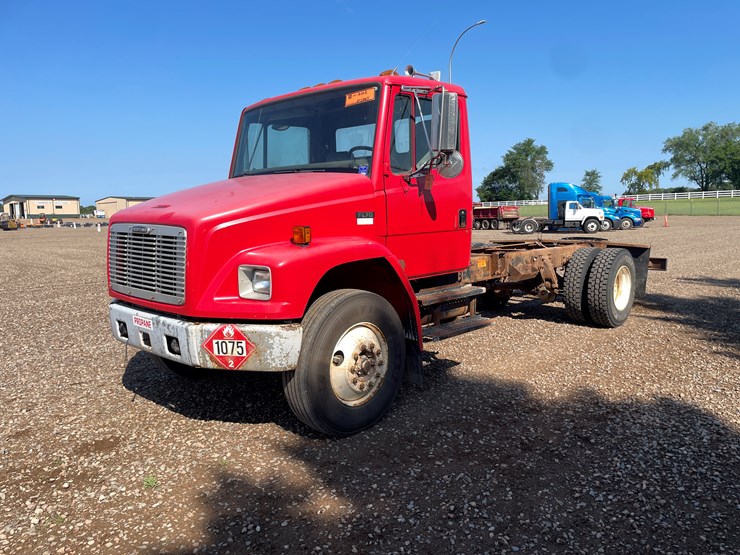 #2113-•-2003-freightliner-f170-cab-and-chassis-(has-mn-title)-image-1