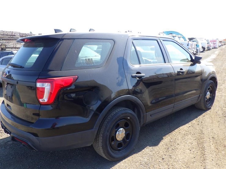 2017-ford-explorer-image-3