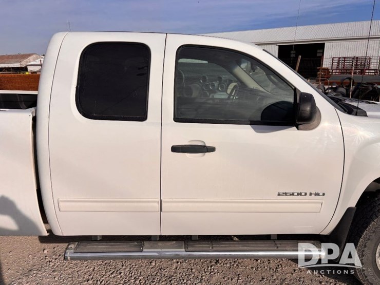2013-gmc-2500-image-42