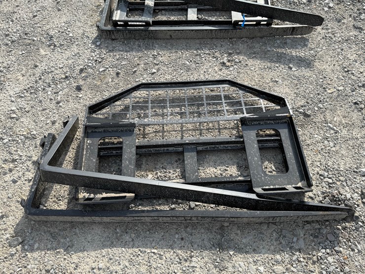 #2000-•-#26288-•-unused-giyi-gy-dhx-skid-steer-forks-image-1
