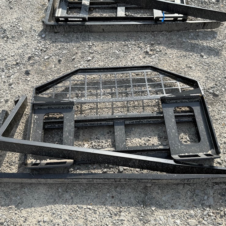 #2000 • #26288 • Unused GIYI GY-DHX Skid Steer Forks