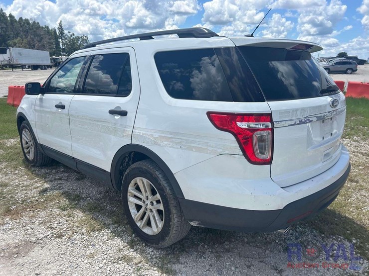 2015-ford-explorer-image-4