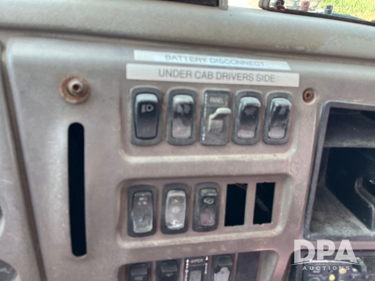 2002-mack-ch613-image-56