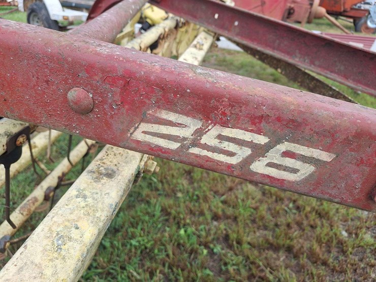 new-holland-256-image-3