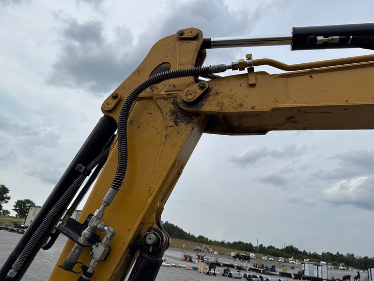 caterpillar-305-image-6