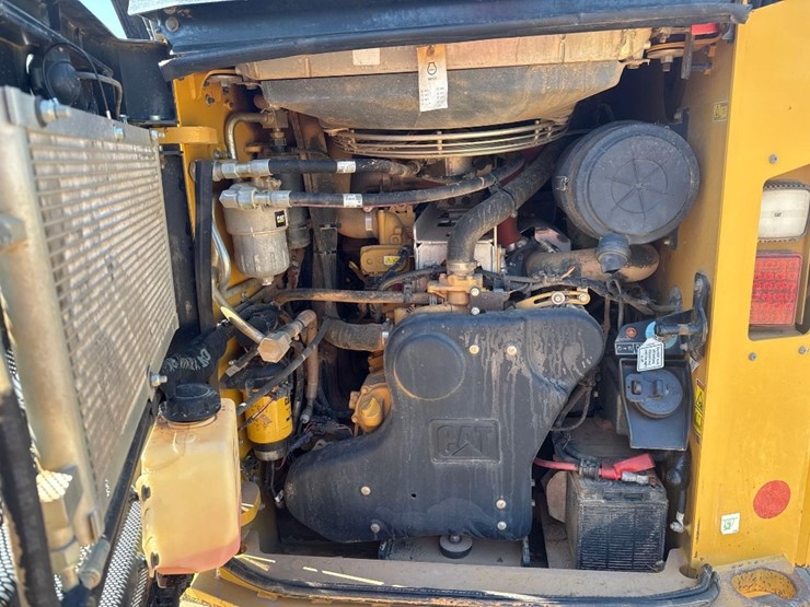 2023-caterpillar-299d3-image-16