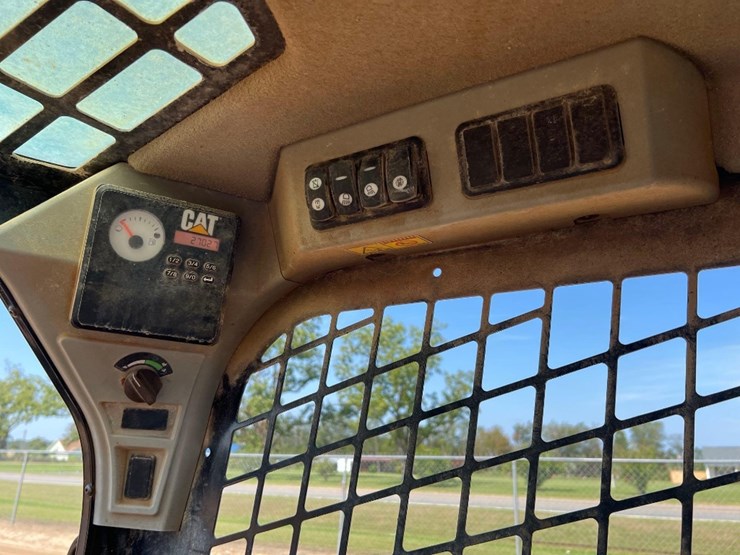 2015-caterpillar-262d-image-25