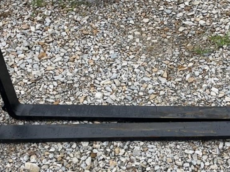 new-60in-x-4in-pallet-forks-image-1