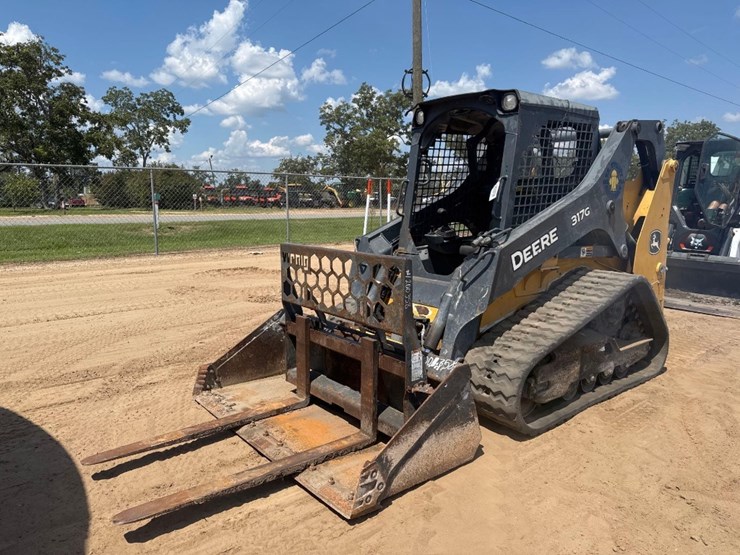 2018-deere-317g-image-2