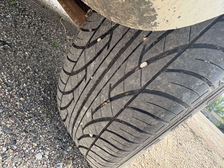 2000-hyundai-accent,-2-door,-175/70r13-tires,-5-speed-manual,-cloth,-receiver-hitch,-161058-miles,-t-image-11