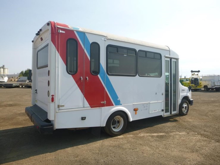 2017-ford-e450-image-4
