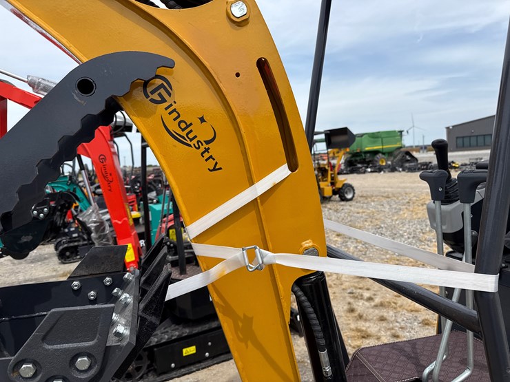 #220-•-#26490-•-unused-cfg-xz20r-mini-excavator-image-8