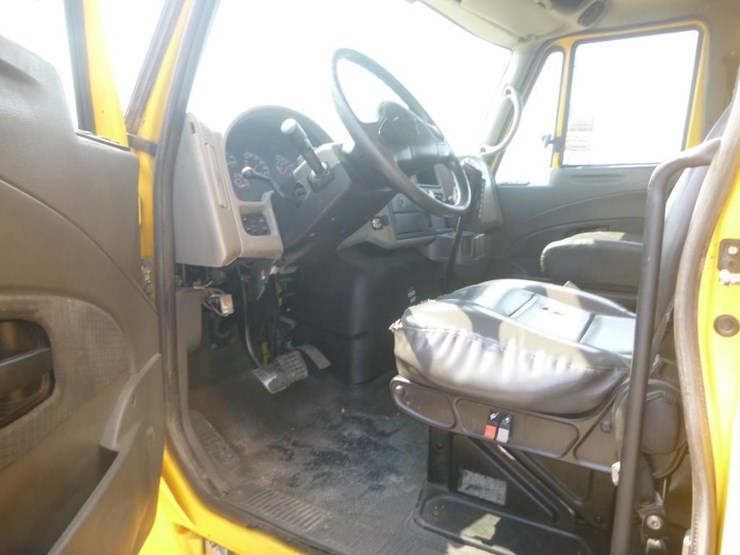 2009-international-durastar-4300-image-10